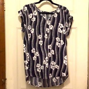 A black and white express blouse size large
